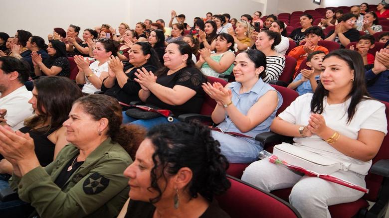 Adana Karataş'ta Anneler Günü coşkusu