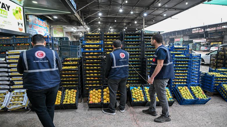 Adana'da meyve ve sebze toptancılarında denetim yapıldı