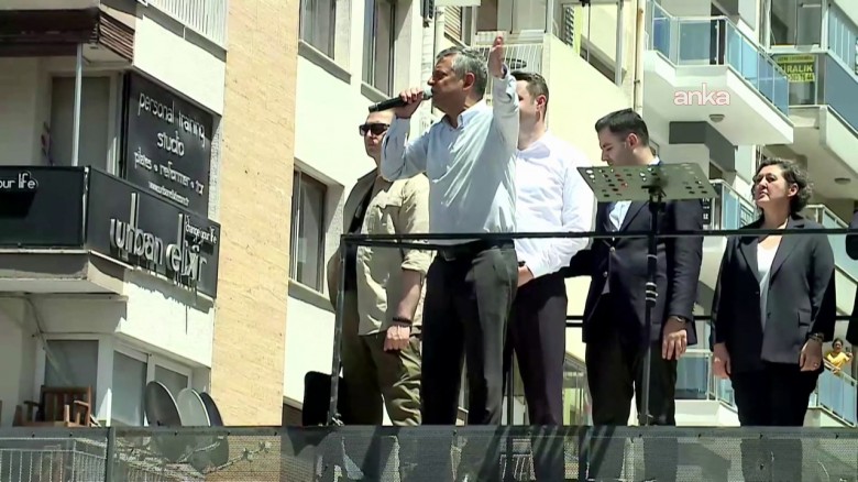 Özgür Özel İzmir'de: 