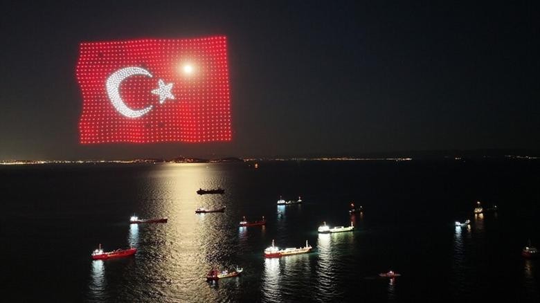 İstanbul'un Fethinin 573. Yıl Dönümünde Dronlu Işık Gösterisi