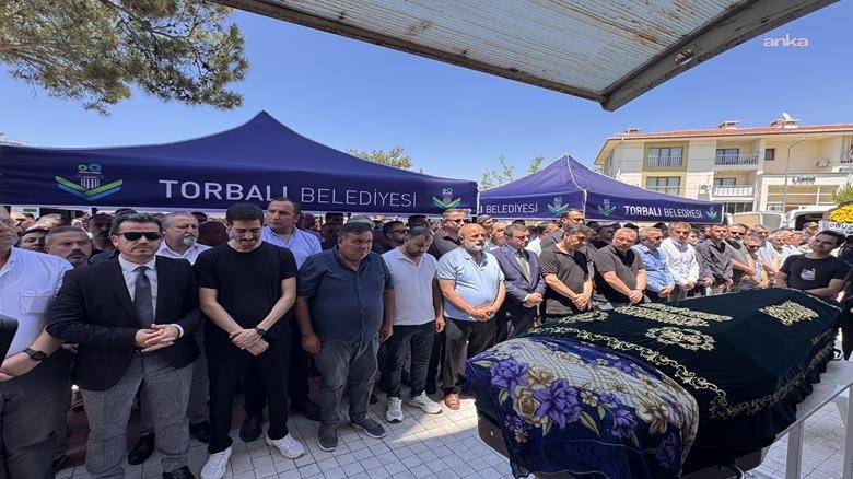 Ağrı’da Yaşamını Yitiren Öğretmen Irmak Ayşe Koparan, İzmir’de Son Yolculuğuna Uğurlandı 