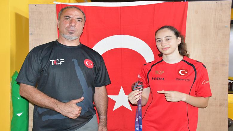 Adanalı Milli cimnastikçi İrem, İstanbul'da kazanamadığı altın madalyayı Çin'de takmak istiyor