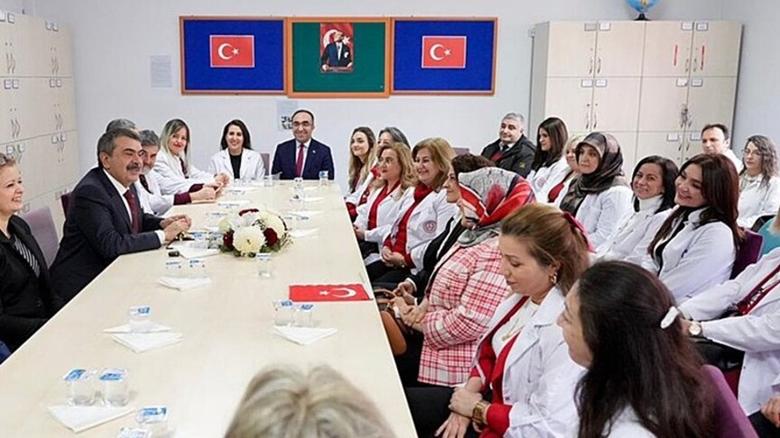Bakan Tekin'den 2023'te göreve başlayan sözleşmeli öğretmenlerin yer değişikliği taleplerine ilişkin açıklama