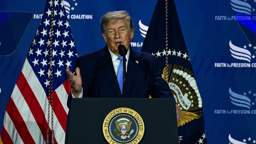 ABD Başkanı Trump, İran'ı 