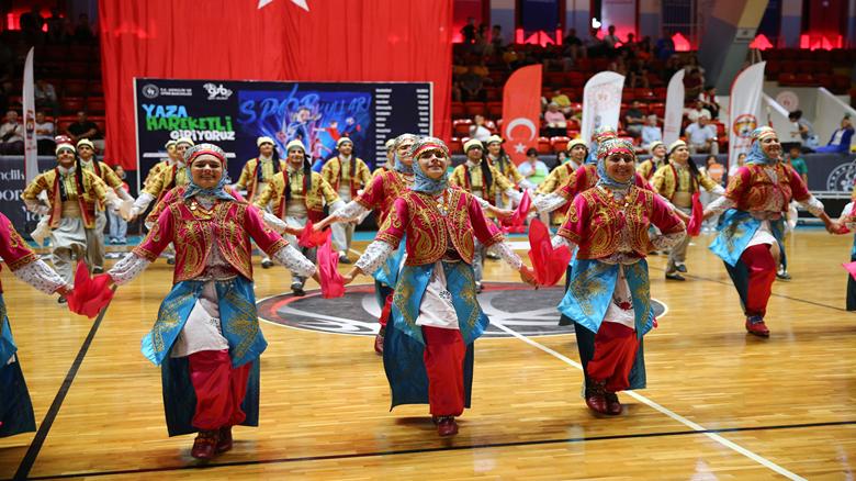 Adana'da spor okulları törenle açıldı
