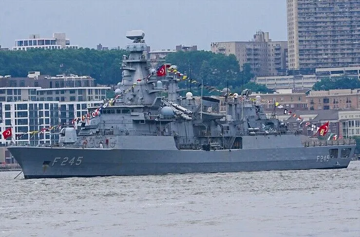 TCG Oruçreis, New York’ta düzenlenen ABD'nin 250. kuruluş yılı törenlerinde Türkiye'yi temsil etti