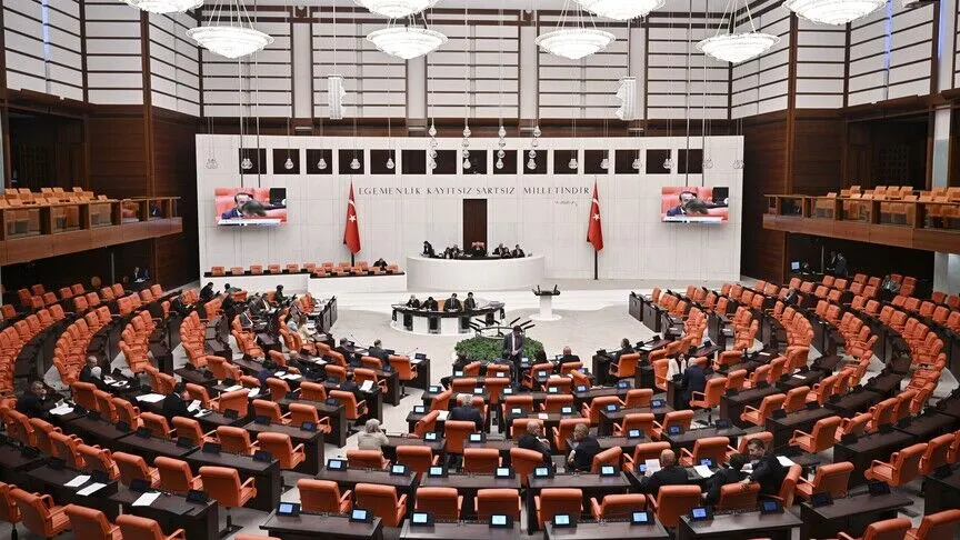 En düşük emekli aylığının artırılmasına yönelik düzenlemeyi de içeren kanun teklifi, TBMM Genel Kurulunda 