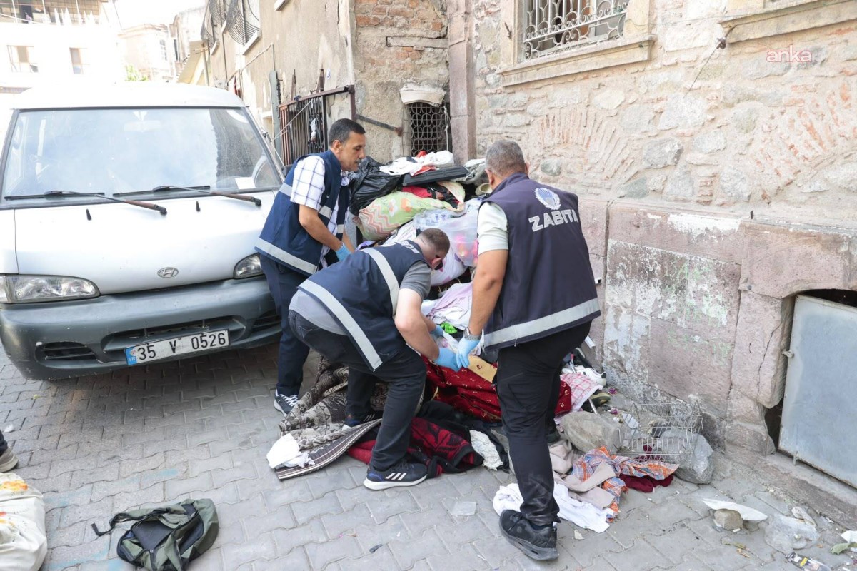 Konak Belediyesi zabıta ekipleri, seyyar satıcılara yönelik denetim gerçekleştirdi: İşgale izin yok!