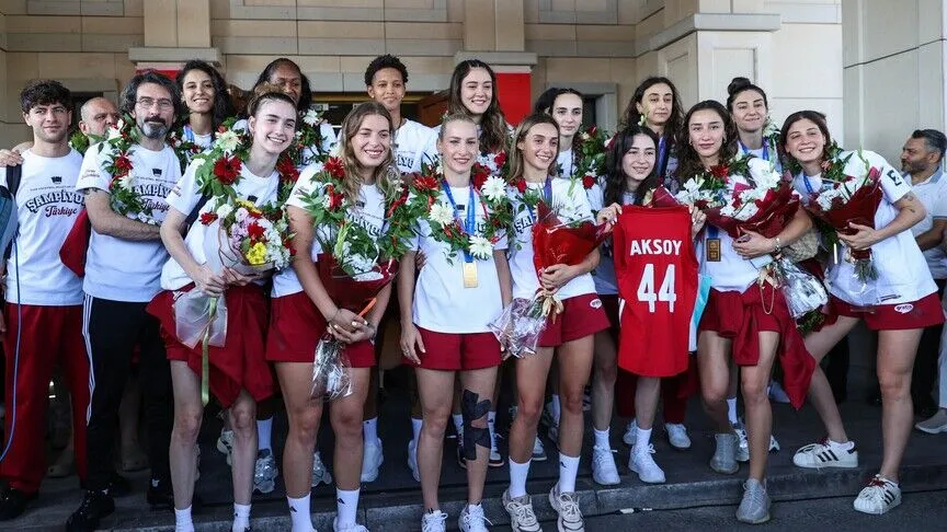 Milletler Ligi şampiyonu A Milli Kadın Voleybol Takımı, yurda döndü