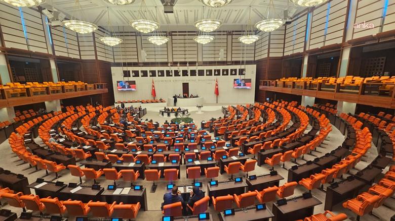 TBMM Genel Kurulu'nda üniversite ile ilişiği kesilenlere dönüş hakkı sağlayan 