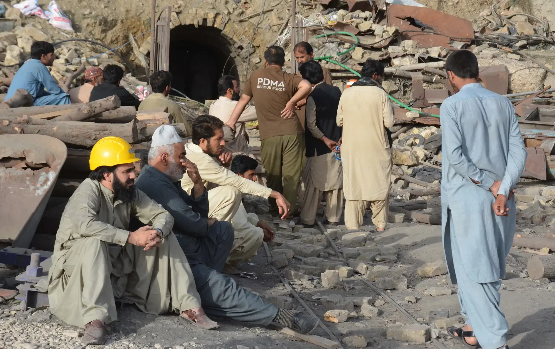 Pakistan'da Patlama ve Çökme