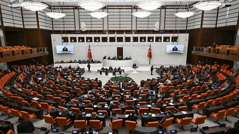  Çerçeve Yasa Görüşmeleri Olaylı Başladı