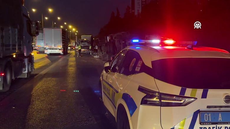 Adana'da 4 aracın karıştığı kazada 3 kişi yaralandı