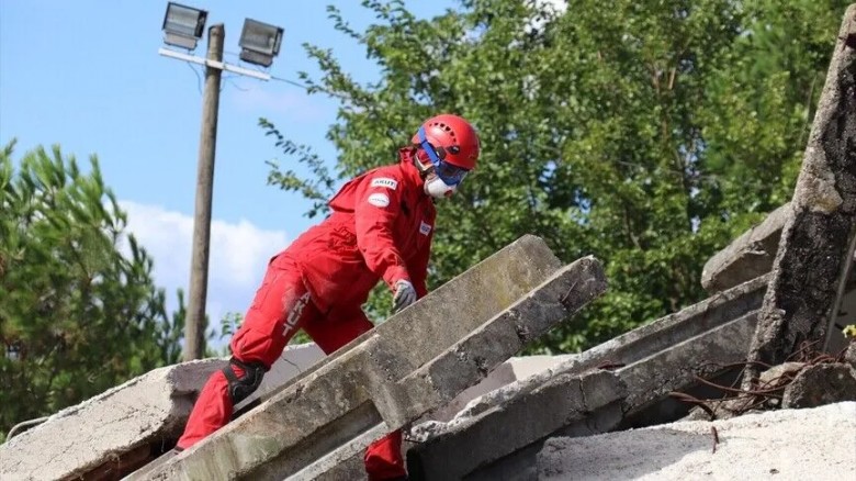 Kocaeli'de 6 İlden Ekiplerin Katıldığı Deprem Tatbikatı Başladı 