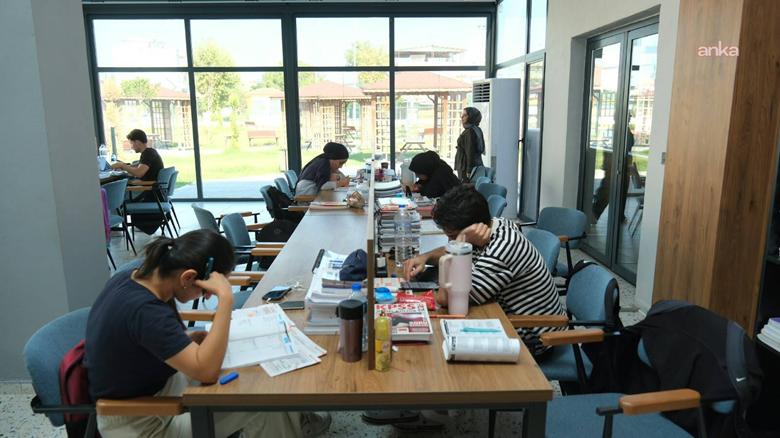 Adana Ceyhan Belediyesi’nden eğitime her kademede destek