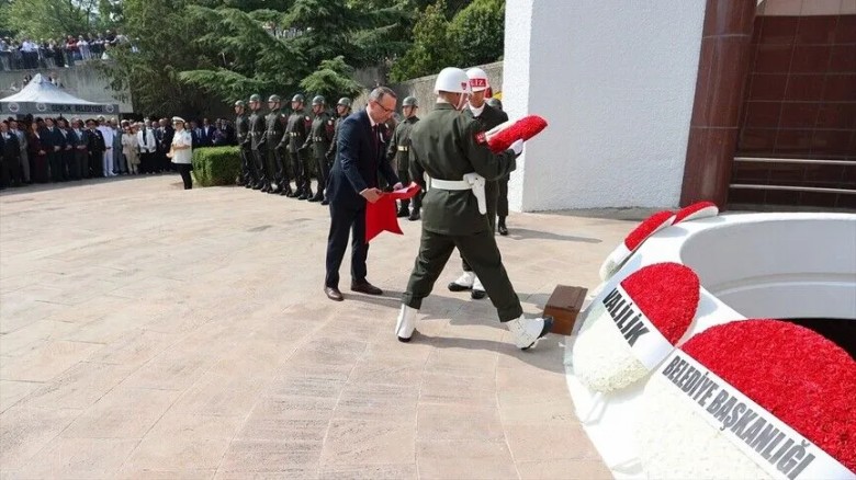 Türkiye'nin Üçüncü Cumhurbaşkanı Celal Bayar Vefatının 40. Yılında Kabri Başında Anıldı
