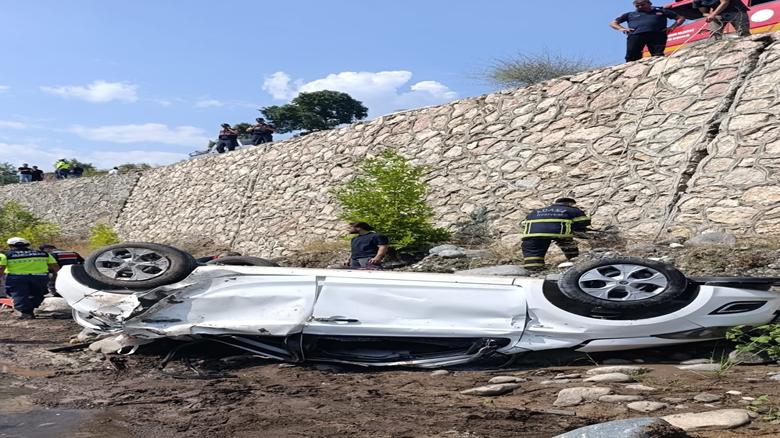 Adana'da dere yatağına devrilen otomobildeki 2 kişi öldü, 1 kişi yaralandı