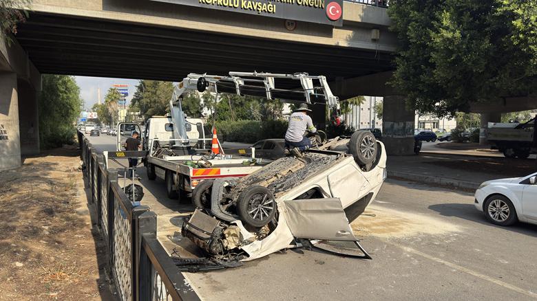 Adana'da köprüden düşen otomobilin sürücüsü yaralandı