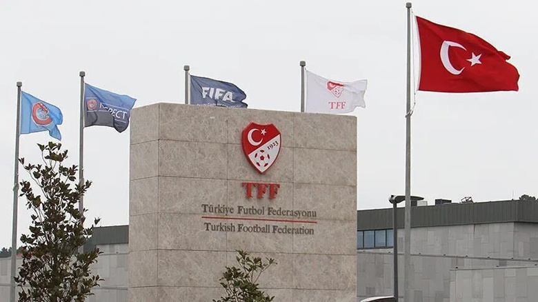 Süper Lig ve 1. Lig'den 448 yönetici, 