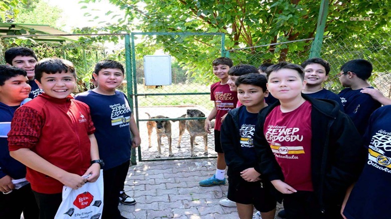 Adana Çukurova’da hayvan sevgisi çocuklarla büyüyor