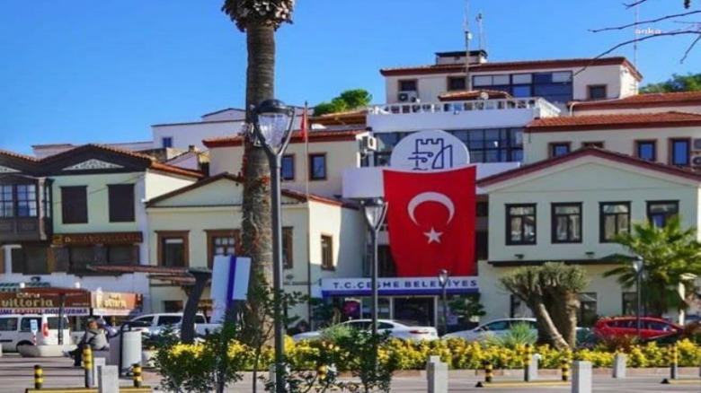 Çeşme Belediyesi'ne yönelik operasyonda 8 kişi gözaltında