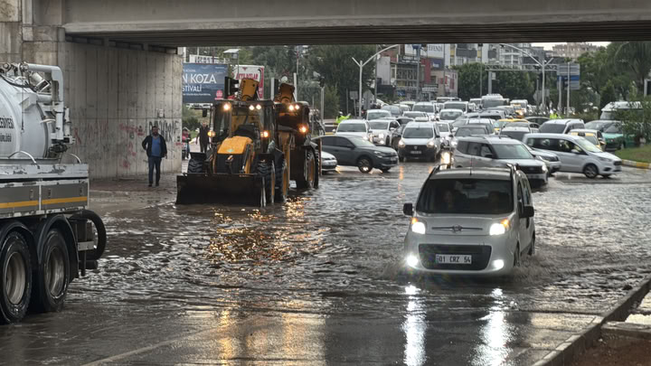 Adana'da sağanak etkili oldu