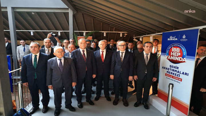 Tarihi Kuyumcu Han, İBB Restorasyonu olarak hizmete açıldı. Açılışa ABB Başkanı Mansur Yavaş da Katıldı